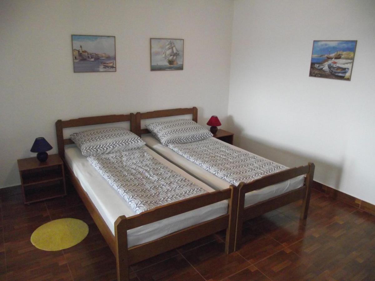 Apartments With A Parking Space Novi Vinodolski - 15823 Bagian luar foto